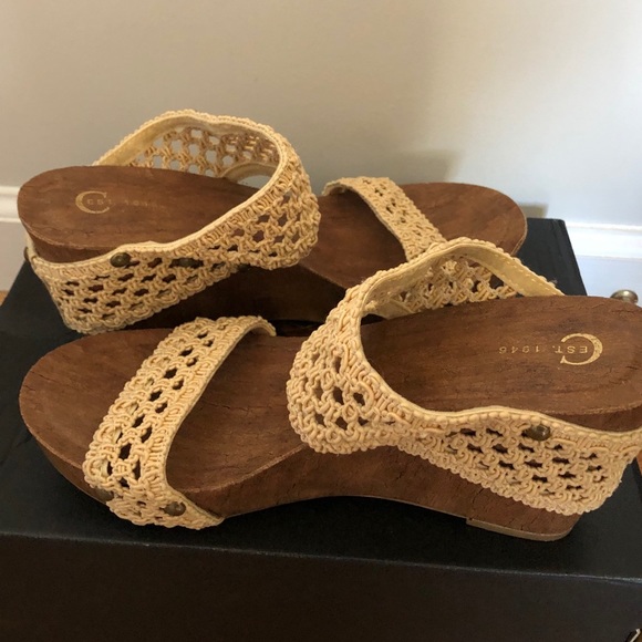 Women’s Wood finished open-toes wedge sandals - Picture 7 of 8